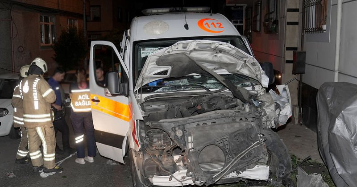 Ayrıntılar Netleşti: Analiz | Ambulans ile otomobil çarpıştı: 3 yaralı (Detaylar) | İşte Tüm Ayrıntılar