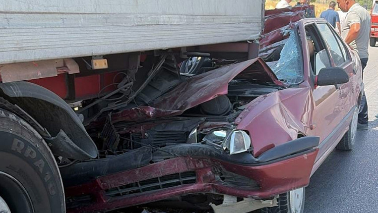 Son Gelişme: Afyonkarahisar’da feci kaza: TIR’a arkadan çarpan otomobilin sürücüsü yaşamını yitirdi: Gelişmele