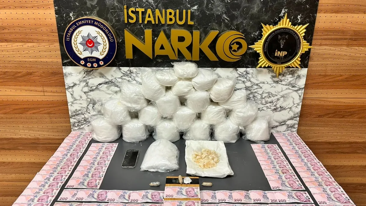 Gündemden Son Bilgiler: Avcılar'da narkotik operasyonu! Zehir tacirin evinden 20 kilo metamfetamin çıktı ve Me