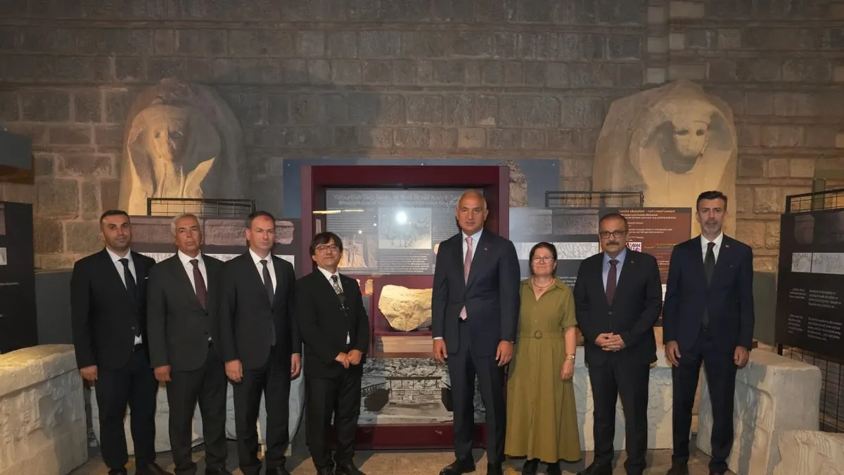 Ayrıntılar Netleşti: Bakan Ersoy: “Anadolu’nun köklü geçmişine ışık tutan kıymetli bir sergi” - Son Dakika Bil