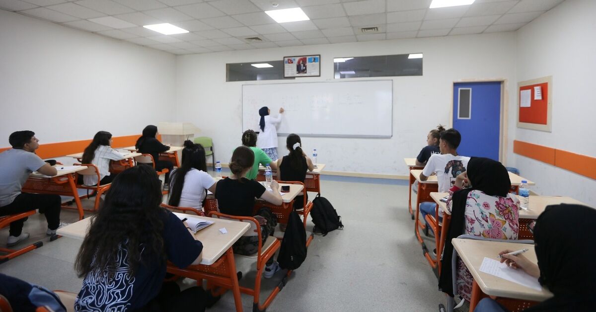 Gündemden Son Bilgiler: 50 bine yakın kişi tekrar üniversiteli oldu ve Merak Edilenler
