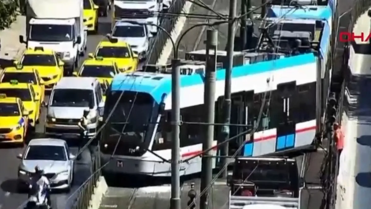 SON DAKİKA! Fındıklı'da tramvay raydan çıktı! Olay yerine itfaiye ve sağlık ekipleri sevk edildi - Son Dakika