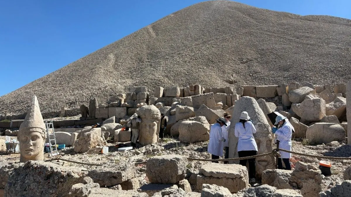 Nemrut Dağı’nda koruma ve sağlamlaştırma çalışmaları bu yıl da sürüyor
