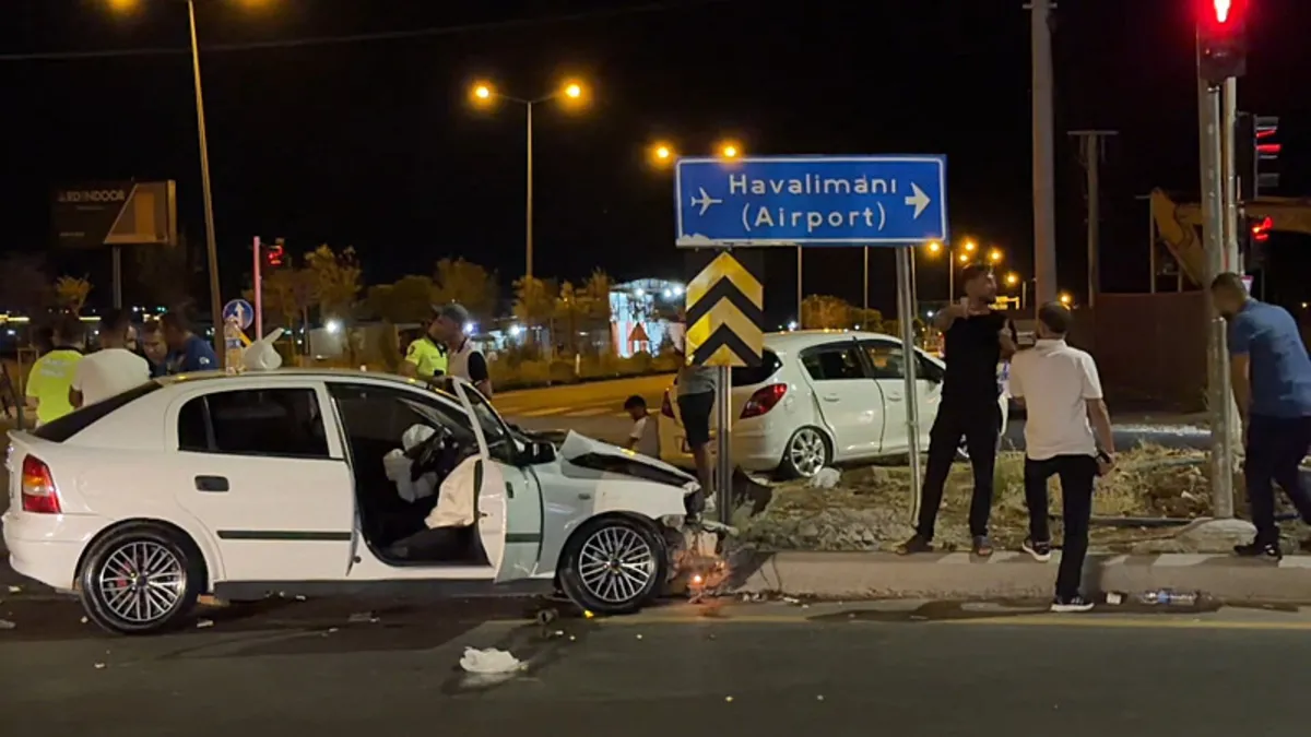 Ayrıntılar Netleşti: Diyarbakır'da iki araç çarpıştı: 7 yaralı | İşte Tüm Ayrıntılar
