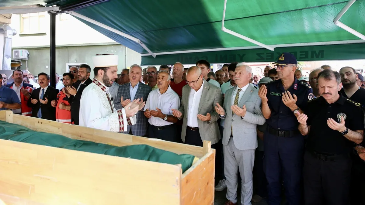 Selin sürüklediği araçtan kaybolmuştu: Öğretmen Mehmet Akkaya son yolculuğuna uğurlandı
