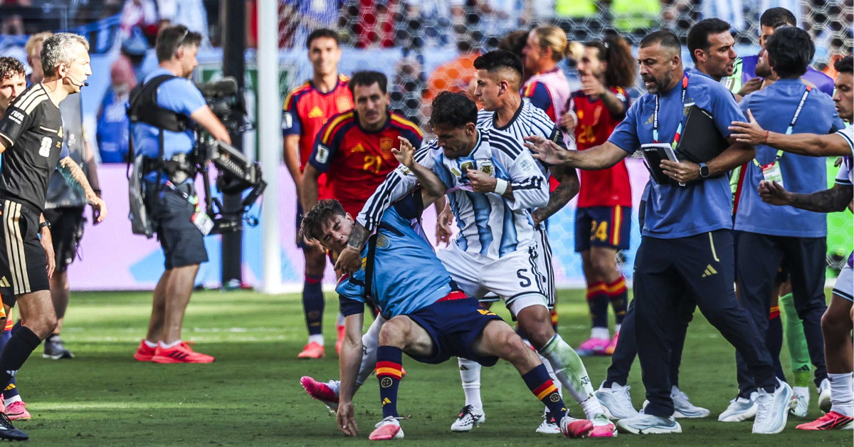 Kritik Açıklama: FIFA'dan Paredes ve Molina'ya ağır ceza! ve Merak Edilenler