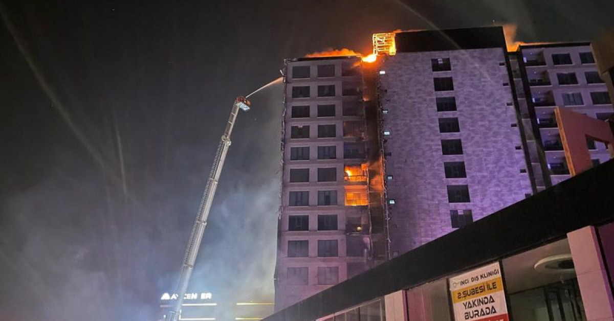 Son Gelişme: Diyarbakır'da plaza yangını ve Merak Edilenler