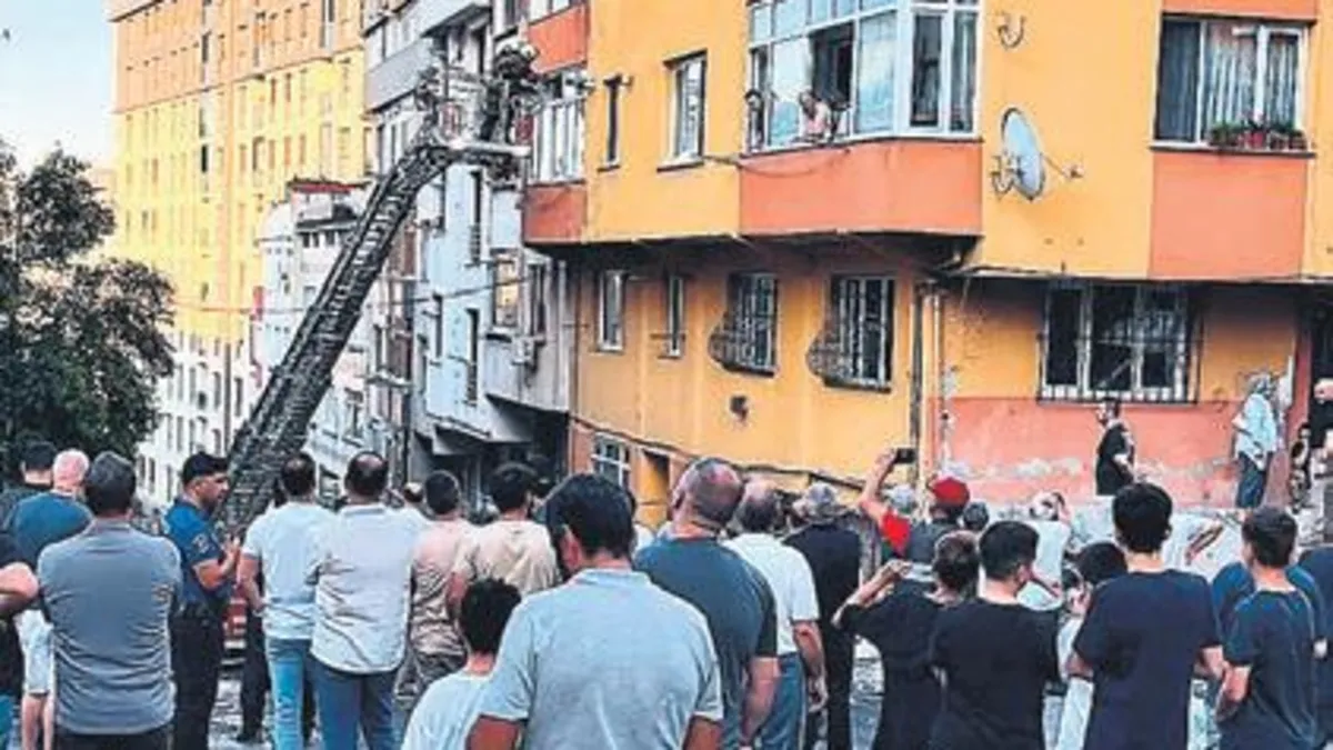 Sıcak Gündem: Yanan çatı katında bir ceset bulundu: Gelişmeler Takip Ediliyor