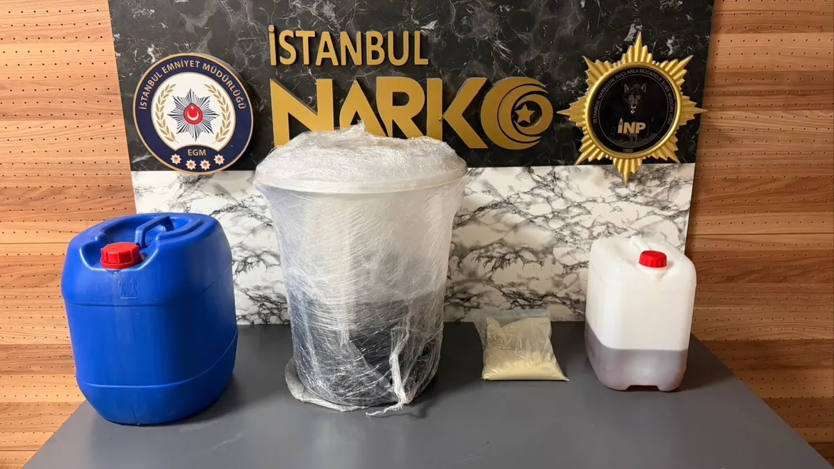 Son Gelişme: Kadıköy’de uyuşturucu baskını: 30 kilo madde ele geçirildi, 3 kişi yakalandı: Gelişmeler Takip Ed