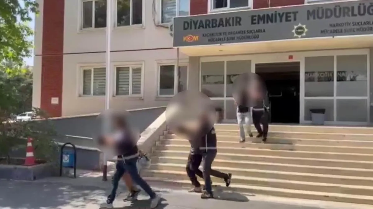 Sıcak Gündem: Diyarbakır'da el bombası ile yakalanan 4 kişi hakkında tutuklama kararı verildi ve Merak Edilenl