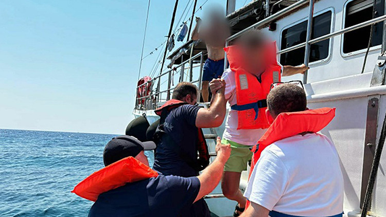 Sıcak Gündem: Marmaris’te gezi teknesi karaya oturdu! 11 kişi kurtarıldı - Son Dakika Bilgileri