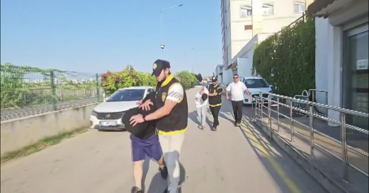 Gündemden Son Bilgiler: Bıçaklayıp öldürdüler, evde oturmaya devam ettiler!
