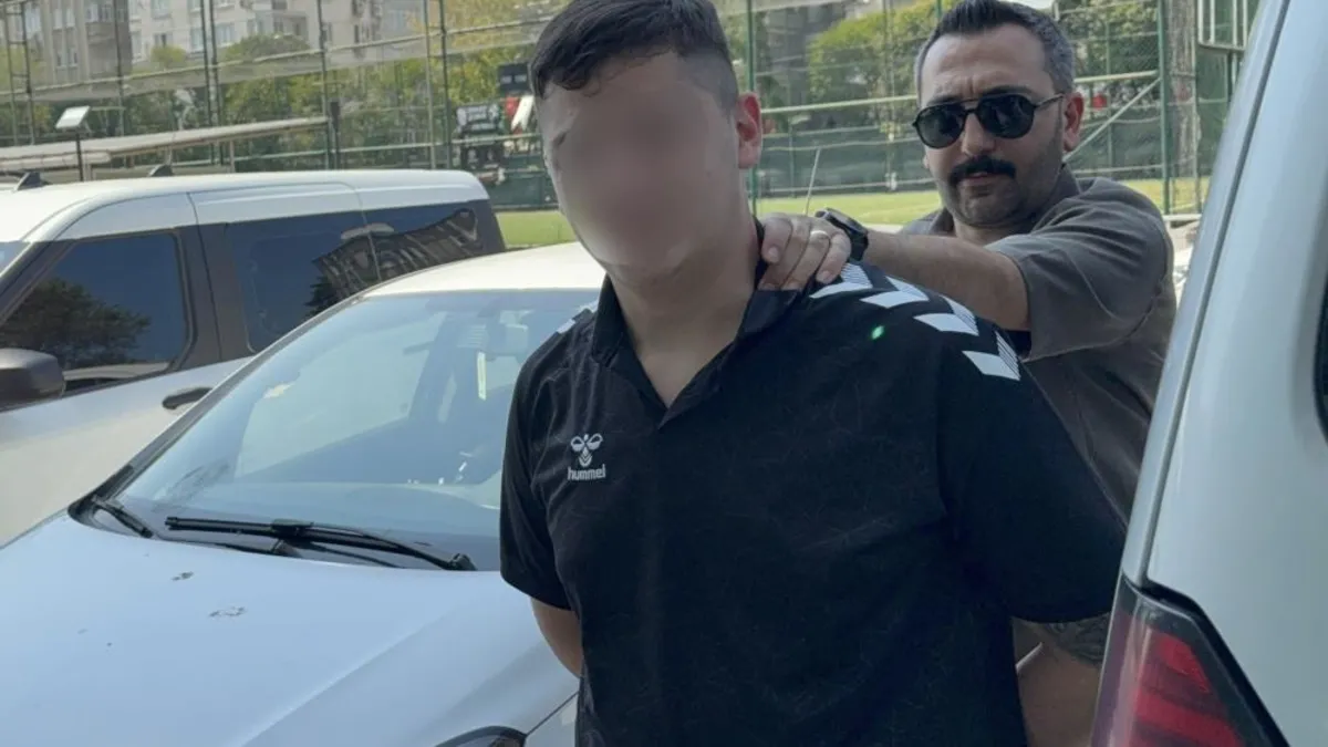 Kritik Açıklama: Tokat tartışması bıçaklı kavgaya dönüştü: 17 yaşındaki çocuk 2 kişiyi yaraladı ve Merak Edile