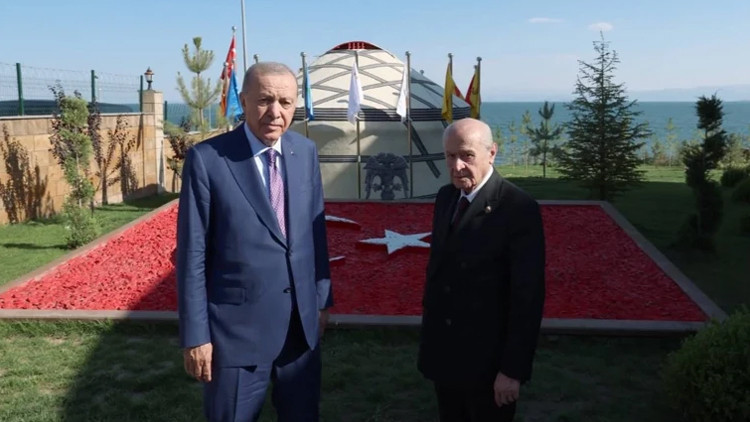 Sıcak Gündem: Cumhurbaşkanı Erdoğan Ahlat’ta MHP lideri Bahçeli ile görüştü ve Merak Edilenler