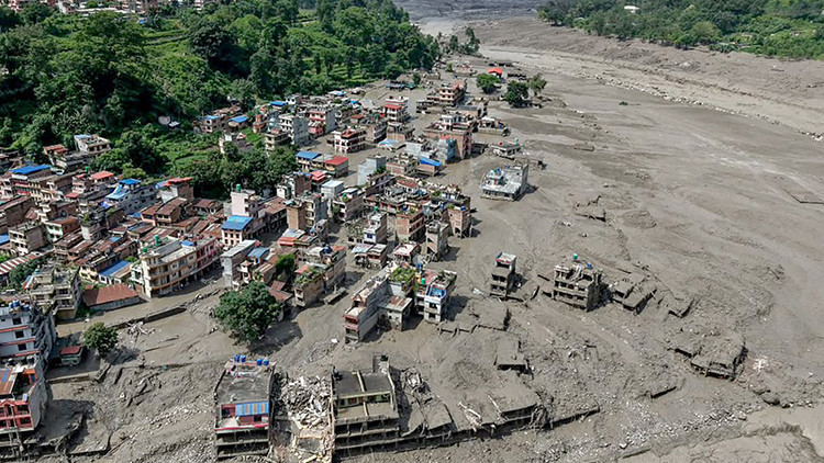 Son Gelişme: Nepal sele teslim: Yüzlerce kişi kayboldu