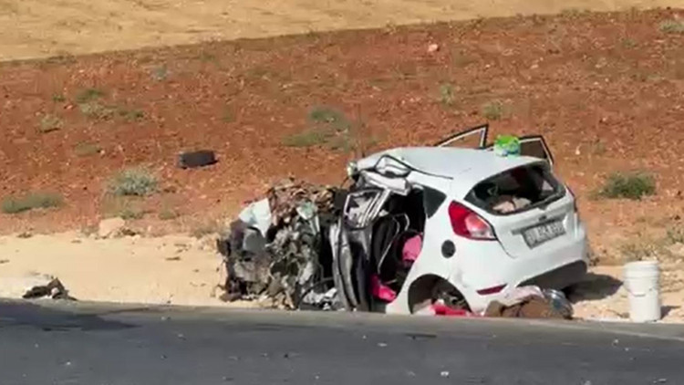 Ayrıntılar Netleşti: Gaziantep'te otomobil ile hafif ticari araç kafa kafaya çarpıştı: 2 ölü, 4 yaralı