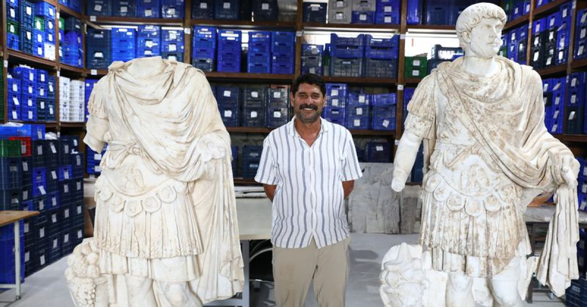 Ayrıntılar Netleşti: Hadrianus heykeli yeniden ayağa kaldırıldı