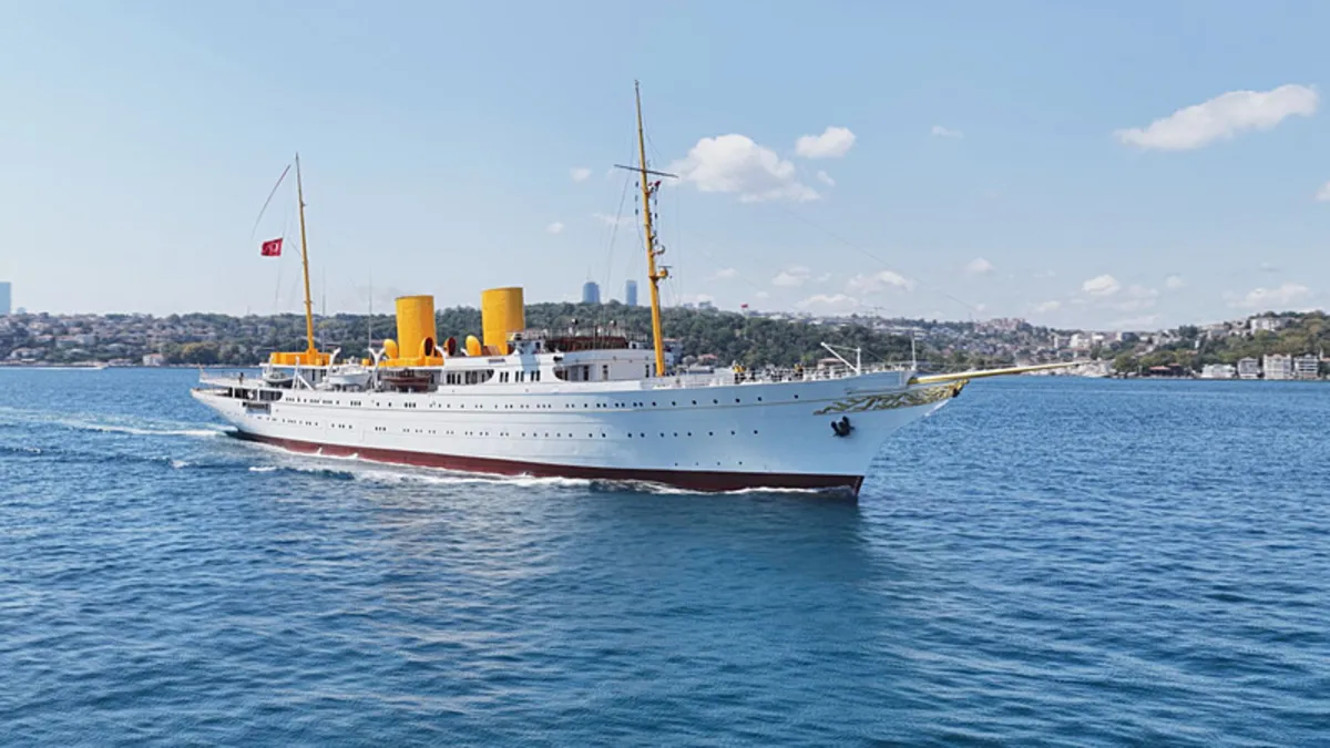 Ayrıntılar Netleşti: TCG Savarona gemisi İstanbul Boğazı’ndan geçti!: Gelişmeler Takip Ediliyor