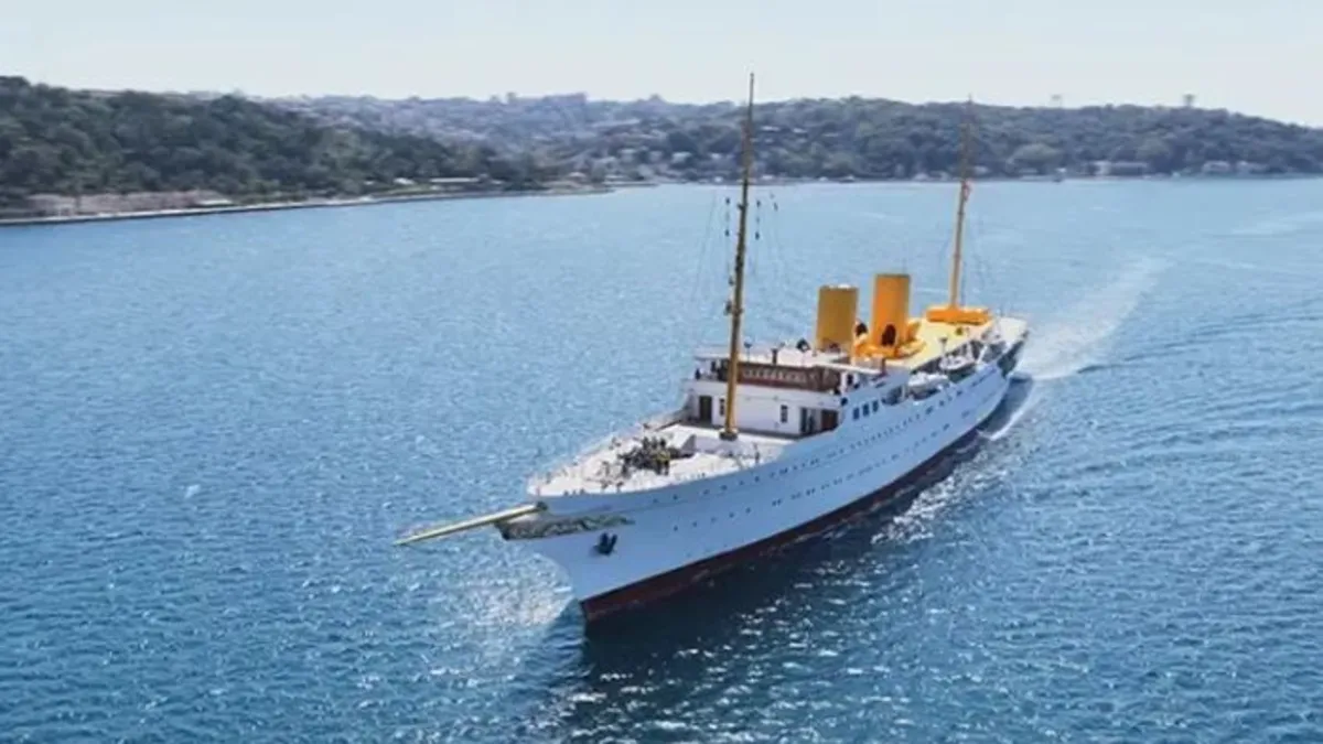Gündemden Son Bilgiler: TCG Savarona gemisi İstanbul Boğazı'ndan sorunsuz geçti - Son Dakika Bilgileri