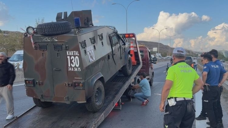 Sıcak Gündem: Pendik'te askeri araç ve polis aracının karıştığı zincirleme kaza: 3 yaralı - Son Dakika Bilgile