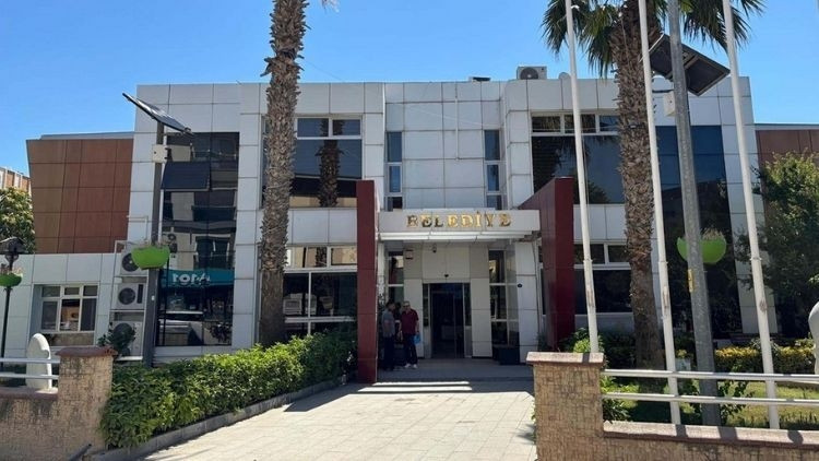 Seferihisar Belediyesi soruşturmasında 2 gözaltı - Son Dakika Bilgileri