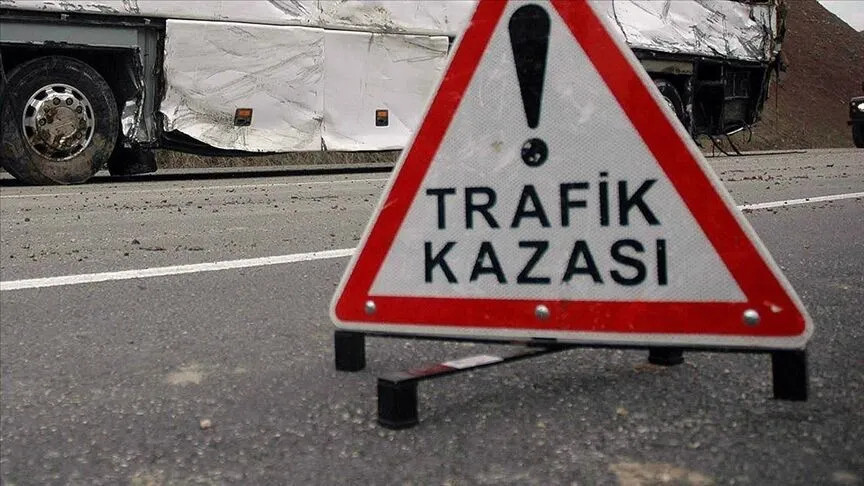 İzmir'de feci kaza: Tankerin çarptığı otomobildeki çift öldü: Gelişmeler Takip Ediliyor