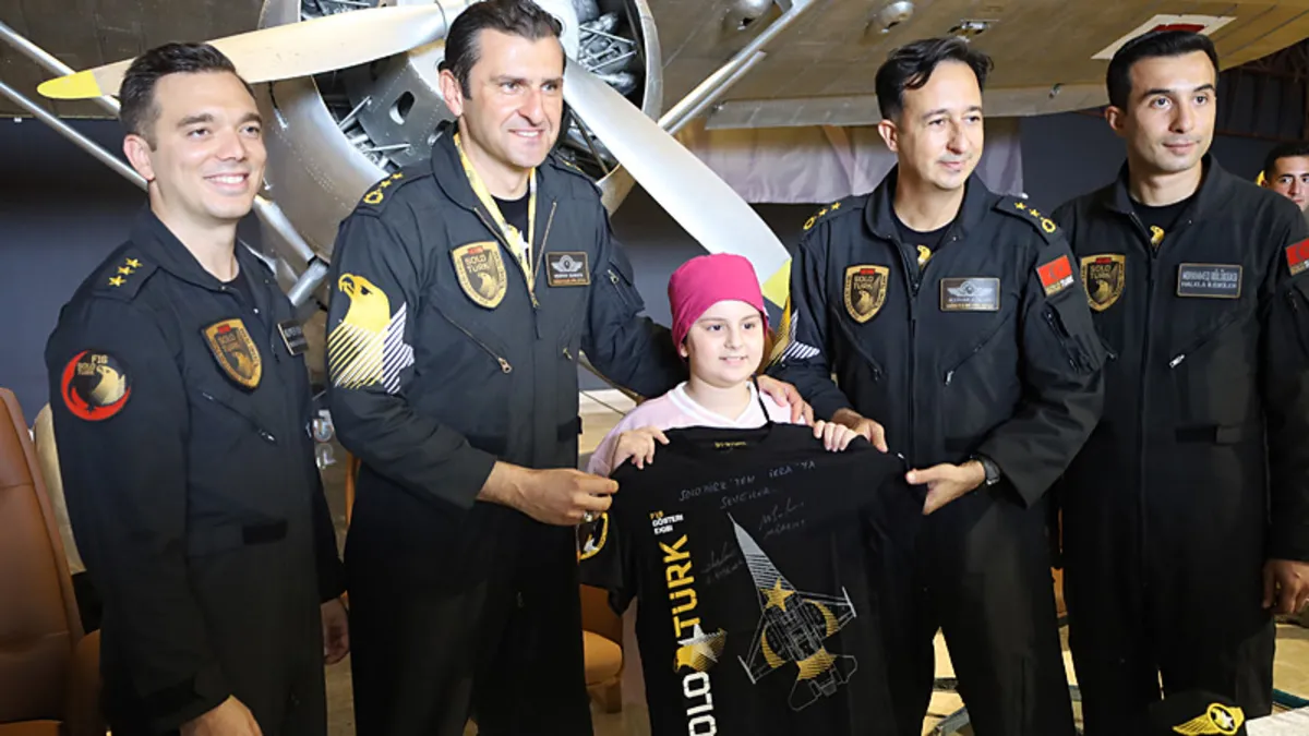 Gündemden Son Bilgiler: SOLOTÜRK pilotları İstanbul Hava Kuvvetleri Müzesi'nde vatandaşlarla buluştu | İşte Tü