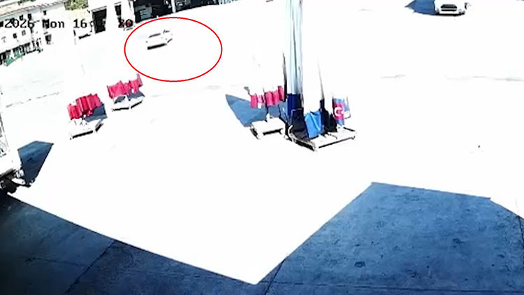 Son Gelişme: Amasya halinde el freni çekilmeyen otomobil paniği: 2 kişi arkasına geçip durdurdu ve Merak Edile
