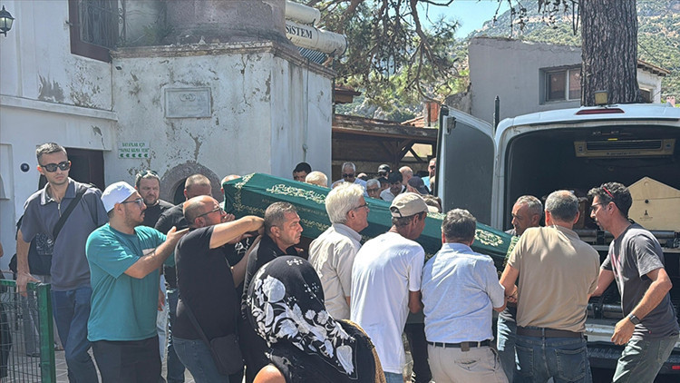 Gündemden Son Bilgiler: İETT kazasında hayatını kaybeden kadın toprağa verildi ve Merak Edilenler