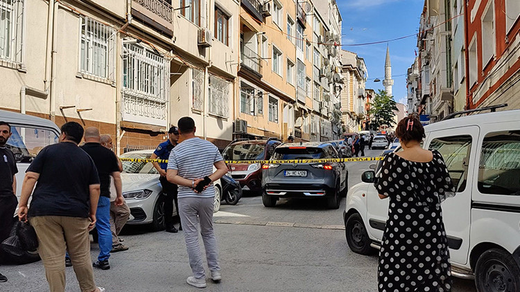 Son Gelişme: Fatih'te aile katliamı: Eşini ve kızını tabancayla vurup intihar etti
