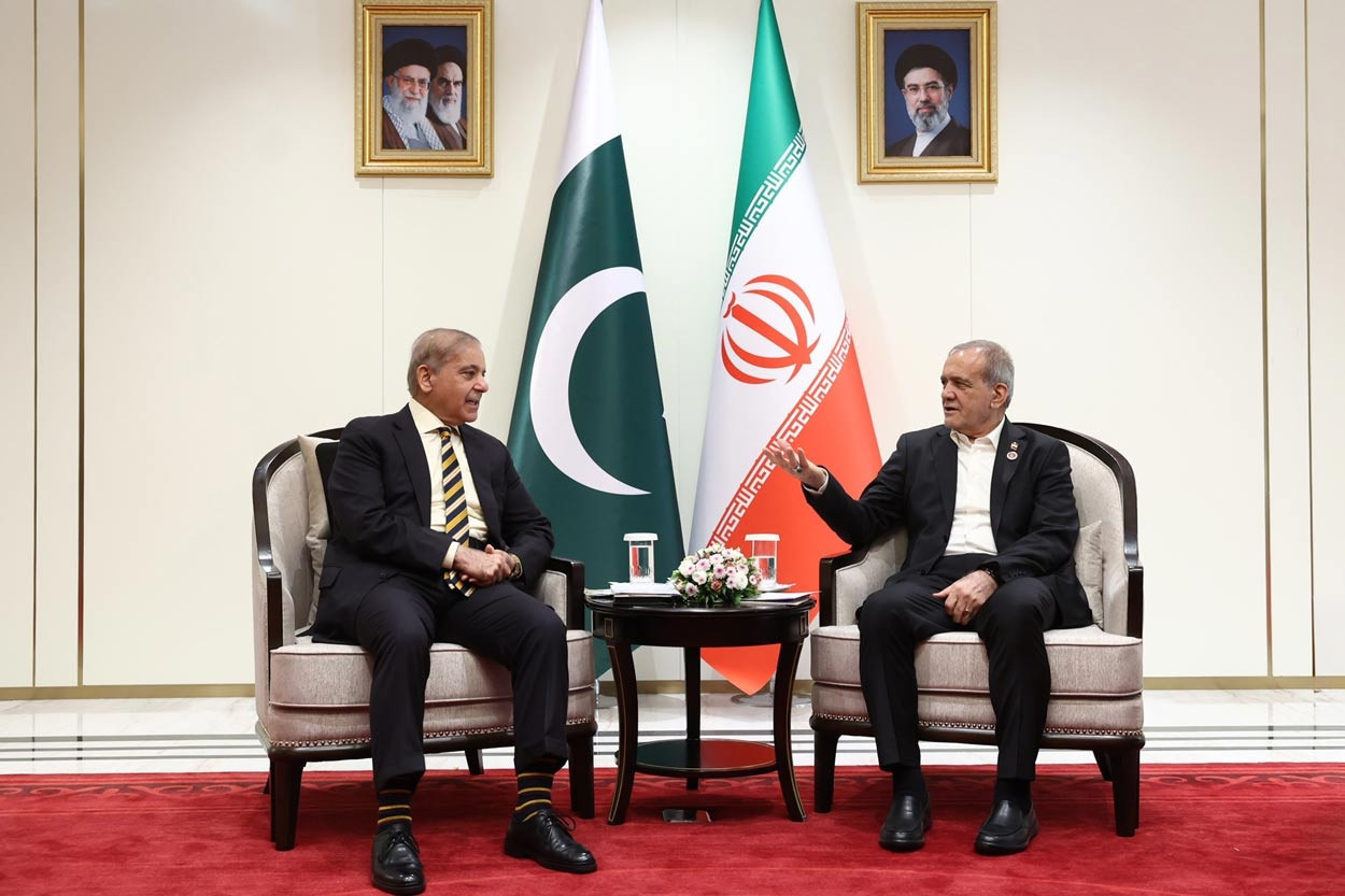 Kritik Açıklama: Pakistan Başbakanı Şerif, İran Cumhurbaşkanı Pezeşkiyan ile bölgesel gelişmeleri ele aldı - S