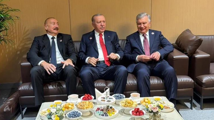 Sıcak Gündem: Cumhurbaşkanı Erdoğan, Aliyev ve Mirziyoyev ile bir araya geldi | İşte Tüm Ayrıntılar