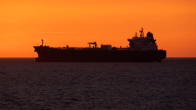 Gündemden Son Bilgiler: Hürmüz'de tanker vuruldu: Gemilere uyarı ve Merak Edilenler