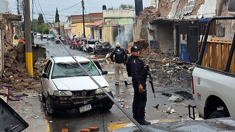 Meksika'da polis karakoluna bombalı saldırı