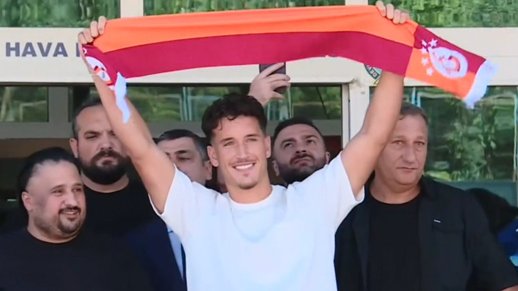 Sıcak Gündem: Deniz Gül, Galatasaray için İstanbul'da! İşte ilk sözleri: Gelişmeler Takip Ediliyor