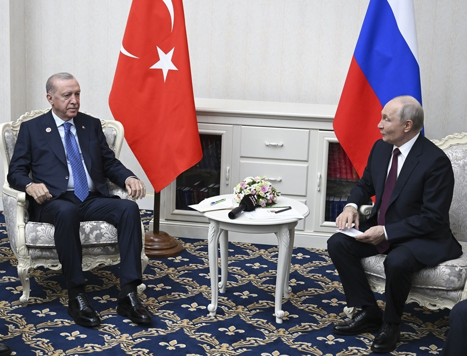 Sıcak Gündem: Türkiye’nin dış politikasında yeni denge: ŞİÖ Zirvesi ve Erdoğan-Putin görüşmesi ne anlatıyor?: