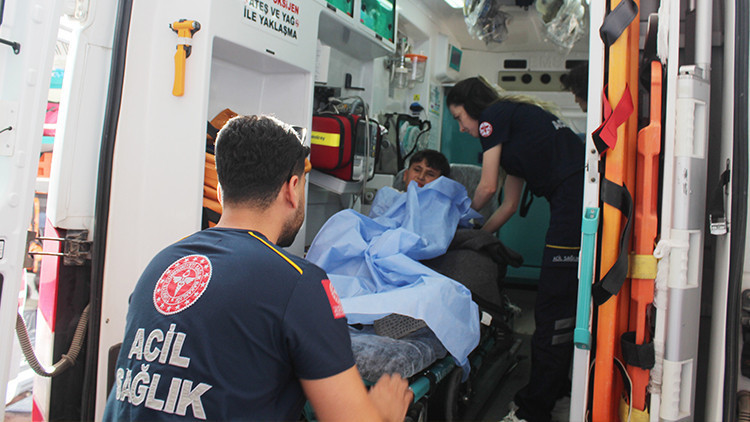 Gündemden Son Bilgiler: Arıdan korkup düşünce koluna demir saplandı: Gelişmeler Takip Ediliyor