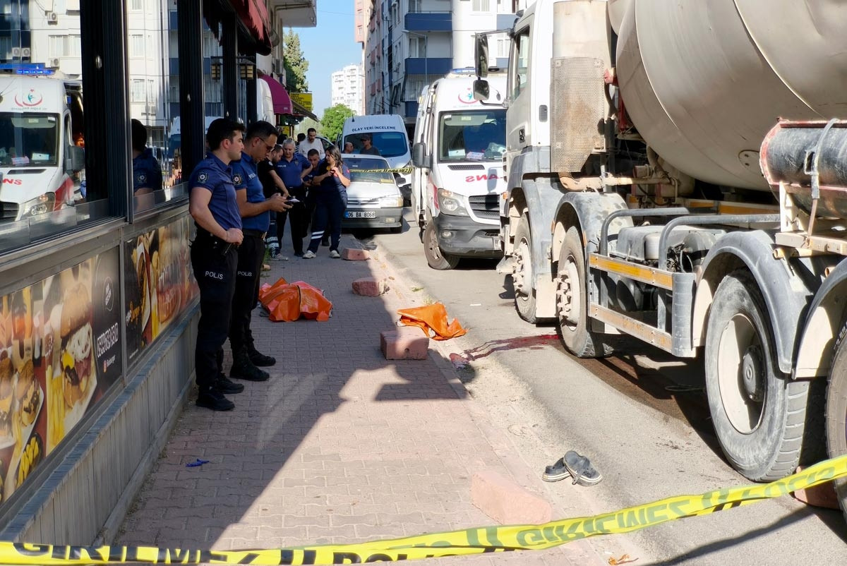 Gündemden Son Bilgiler: Beton mikserinin altında kalan yaya yaşamını yitirdi - Son Dakika Bilgileri