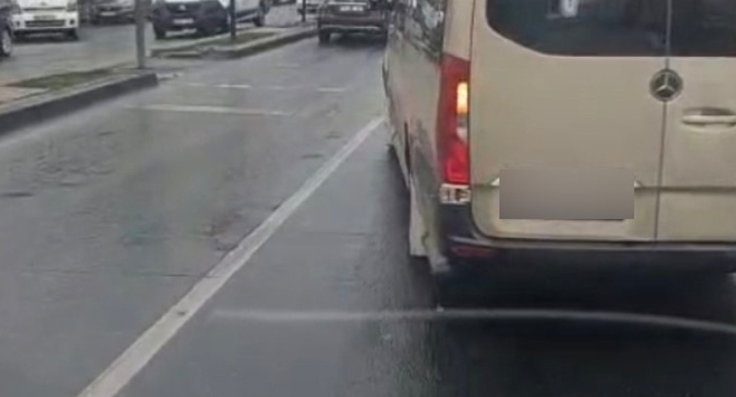 Son Gelişme: Esenyurt’ta tehlikeli inatlaşma! İETT'nin önünü kesen dolmuşçuya yolculardan tepki