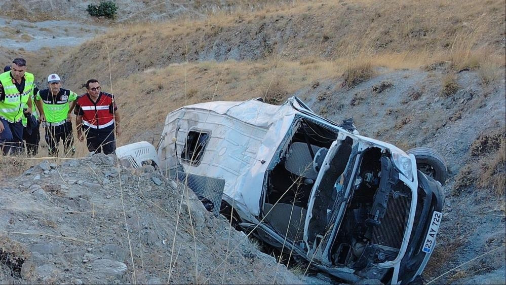 Son Gelişme: Elazığ’da minibüs uçuruma yuvarlandı: 5'i ağır 13 yaralı: Gelişmeler Takip Ediliyor