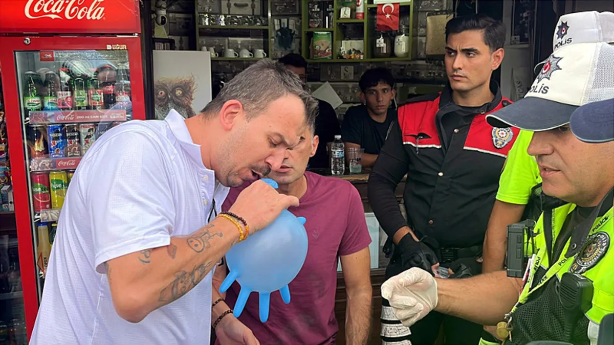 Gündemden Son Bilgiler: Kaza yapan sürücüden ilginç hareket: Alkolmetreyi üflemek yerine içine çekti!