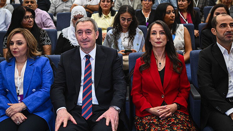 Gündemden Son Bilgiler: DEM Parti Beşinci Olağan Büyük Kongresi'nde genel başkanlık seçimi yapıldı