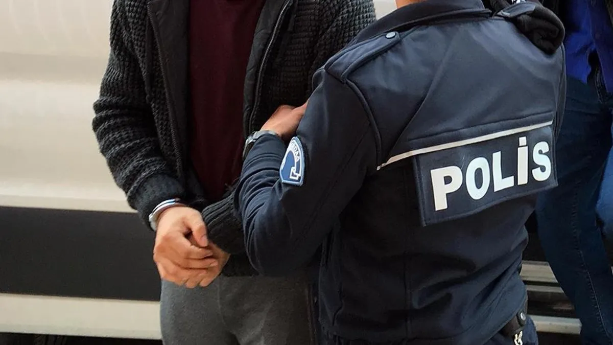 Son Gelişme: Kayseri'de FETÖ operasyonu: 8 yıldır aranan ihraç öğretmen yakalandı: Gelişmeler Takip Ediliyor