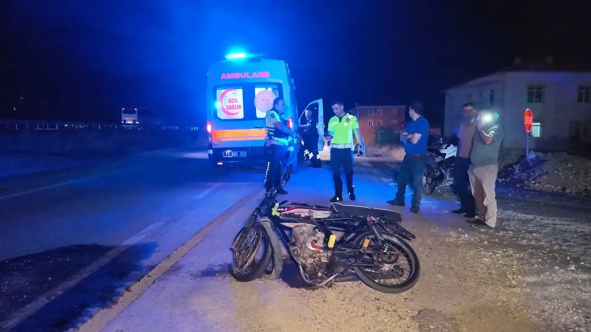 Kritik Açıklama: Kırıkkale'de kontrolden çıkan motosiklet levhaya çarptı! 2 yaralı