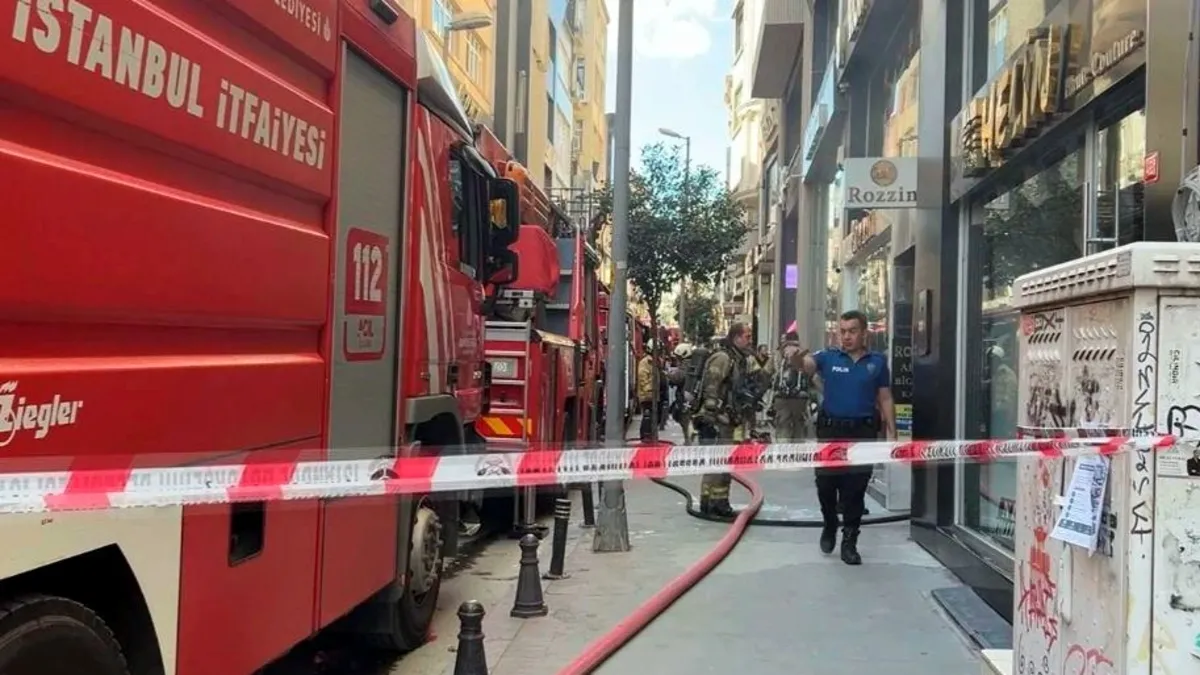 Son Gelişme: 6 katlı İşyerinde yangın çıkınca bir işçi panikleyip 1. kattan atlayıp yaralandı ve Merak Edilenl
