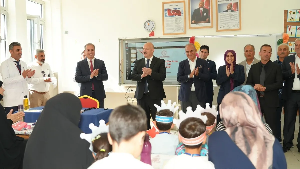 Sıcak Gündem: Depremi yaşayan Adıyaman’daki 5 bin birinci sınıf öğrencisine kırtasiye desteği