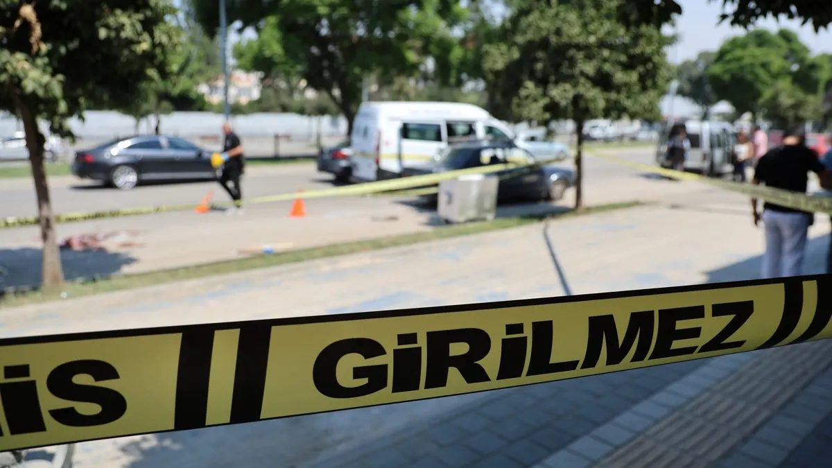 Ayrıntılar Netleşti: Adana'da boşanma davasında kan aktı: 2 aile birbirine girdi! 1 ölü, 5 yaralı - Son Dakika