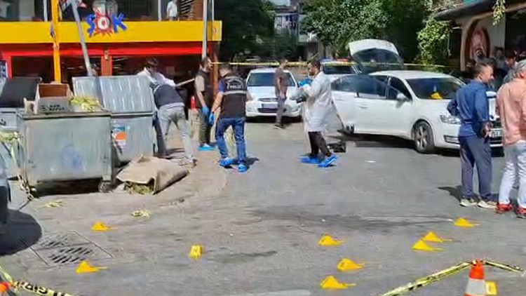 Ayrıntılar Netleşti: İstanbul’da seyir halindeki otomobile kurşun yağdı: Araçta 28 mermi izi, 1 ölü ve Merak E