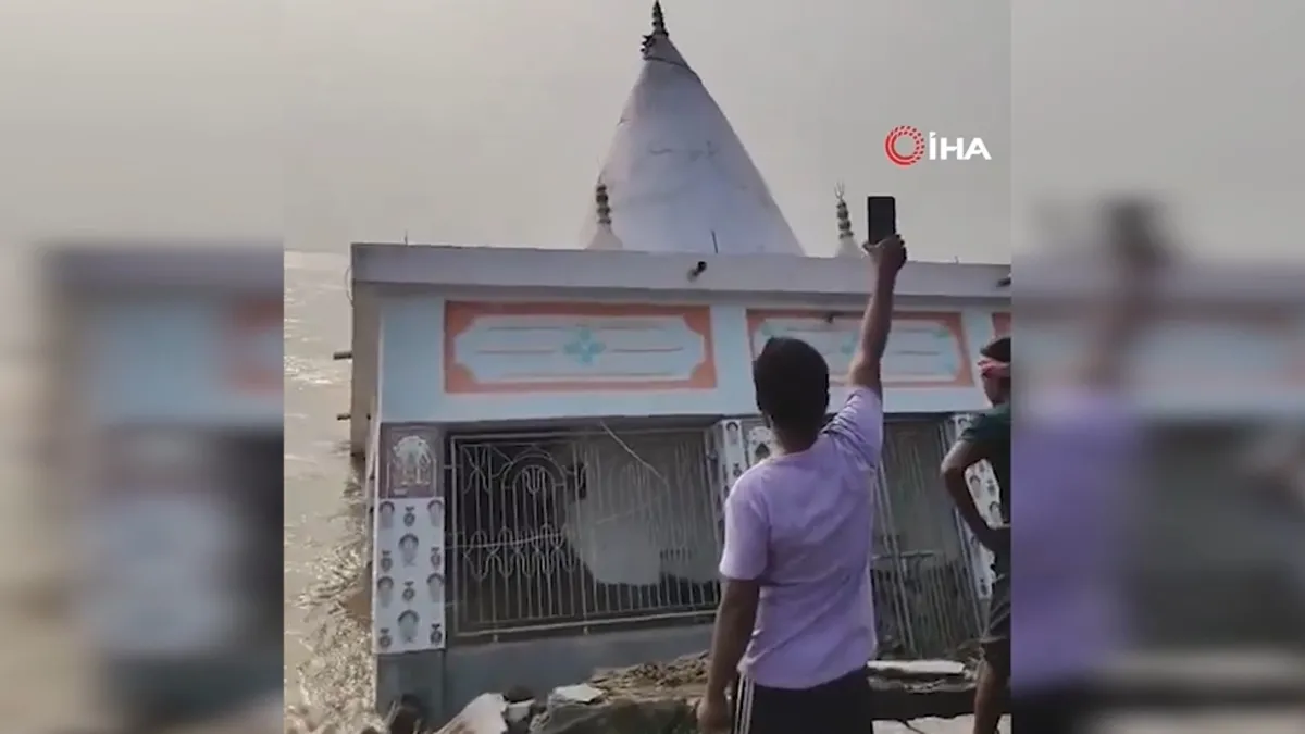 Hindistan'da 72 yıllık tapınak Ganj Nehri'ne çöktü ve Merak Edilenler