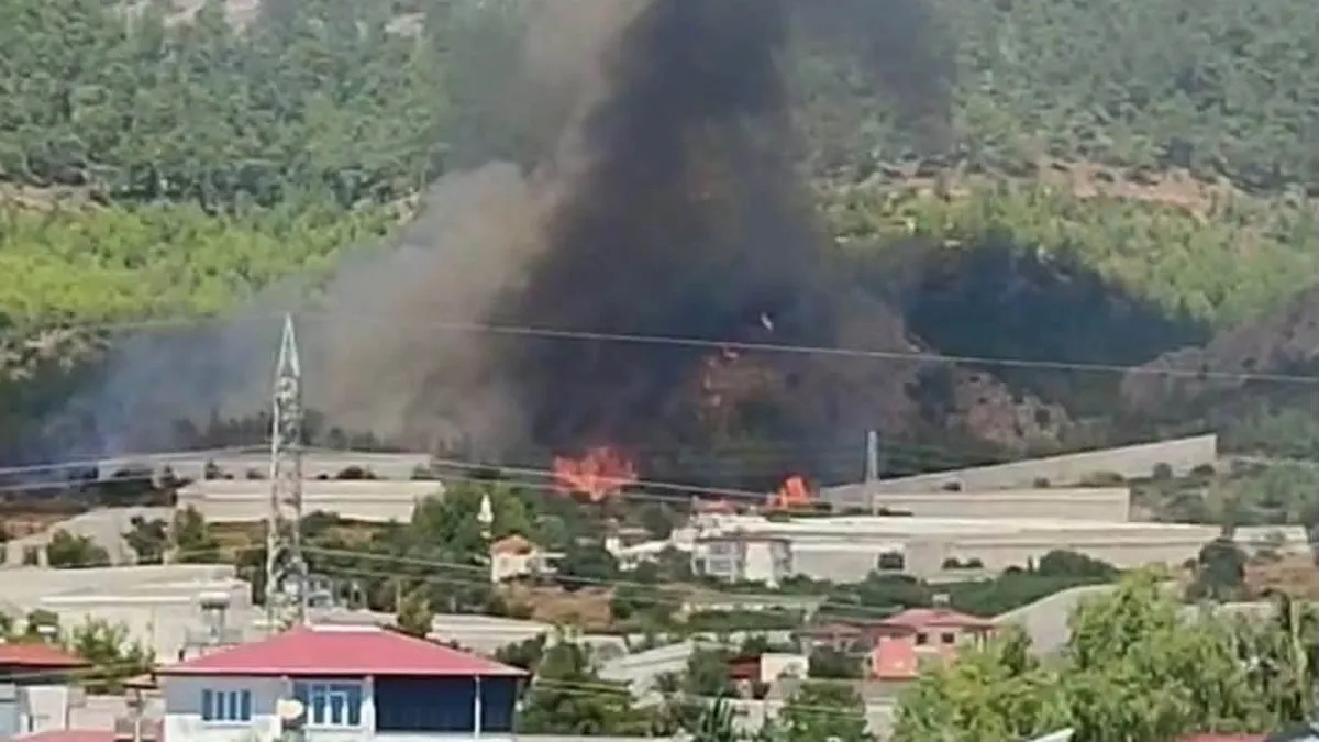 Ayrıntılar Netleşti: Bozyazı'daki orman yangınına 230 personel, 66 kara aracı, 2 uçak ve 5 helikopterle müdaha